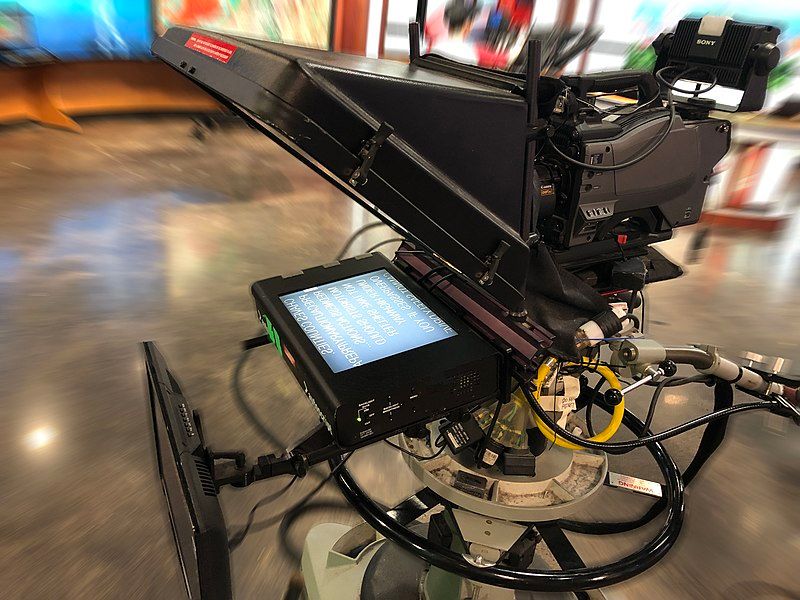 Studio broadcast teleprompter