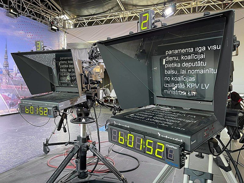 How to Use a Teleprompter: Your Ultimate Shooting Guide